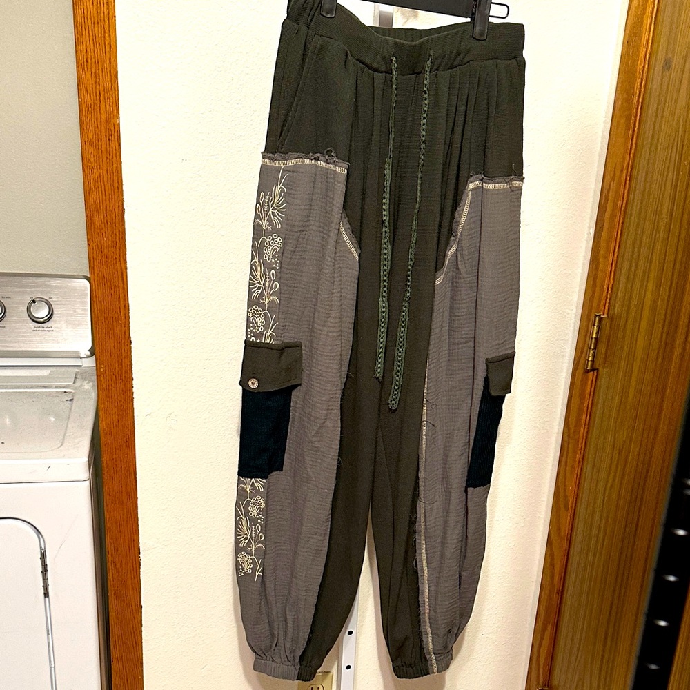 NWOT POL dual fabric joggers